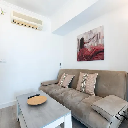 Beachfront Sea Views & Pools Ref022 *